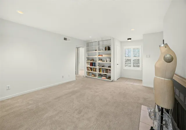 Listing Photo 4 - Condo for sale in building located at 5335 Bent Tree Forest Dr, Dallas, TX 75248 - Unit #213