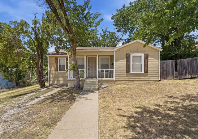 Photo 1 of Single family home for sale at 2663 Burton Ave, Fort Worth, TX 76105 | MLS# 21310663 | Listing updated on 2026-07-14