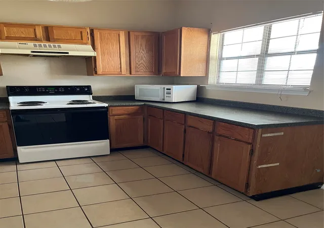 Photo 4 of Sale Pending at 818 Midcreek Dr, Euless, TX 76039 | MLS# 21325413 | Listing updated on 2026-08-30