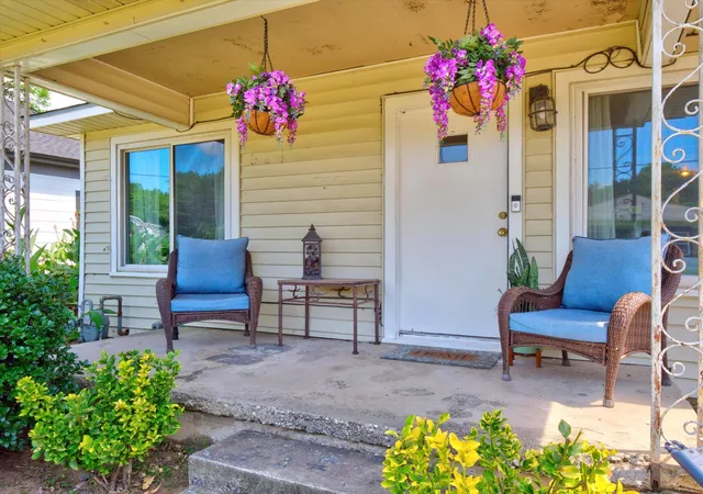 Photo 3 of Single family home for sale at 626 E South St, Whitesboro, TX 76273 | MLS# 21326742 | Listing updated on 2026-09-29