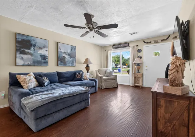 Photo 1 of Single family home for sale at 626 E South St, Whitesboro, TX 76273 | MLS# 21326742 | Listing updated on 2026-09-29