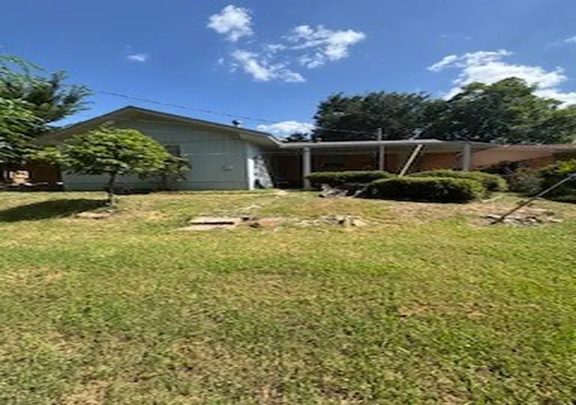 Photo 3 of Single family home for sale at 709 Valley View Dr, Arlington, TX 76010 | MLS# 21326760 | Listing updated on 2026-07-11