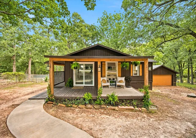 Photo 1 of Single family home for sale at 417 Shady Trl, Tool, TX 75143 | MLS# 21312869 | Listing updated on 2026-09-21