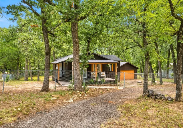 Photo 3 of Single family home for sale at 417 Shady Trl, Tool, TX 75143 | MLS# 21312869 | Listing updated on 2026-09-21