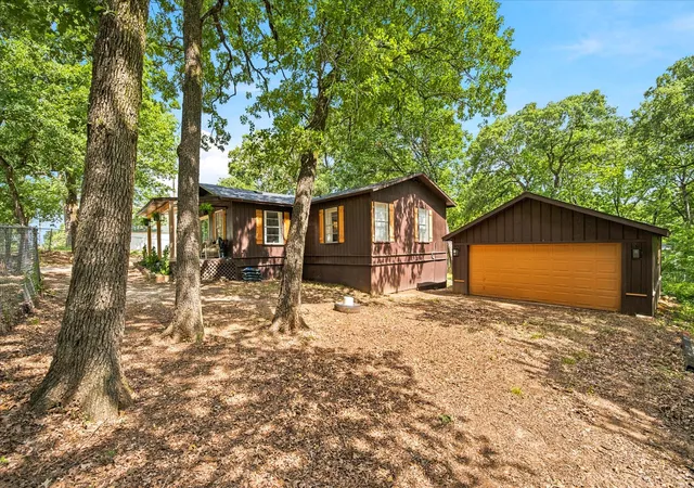 Photo 3 of Single family home for sale at 417 Shady Trl, Tool, TX 75143 | MLS# 21312869 | Listing updated on 2026-09-21