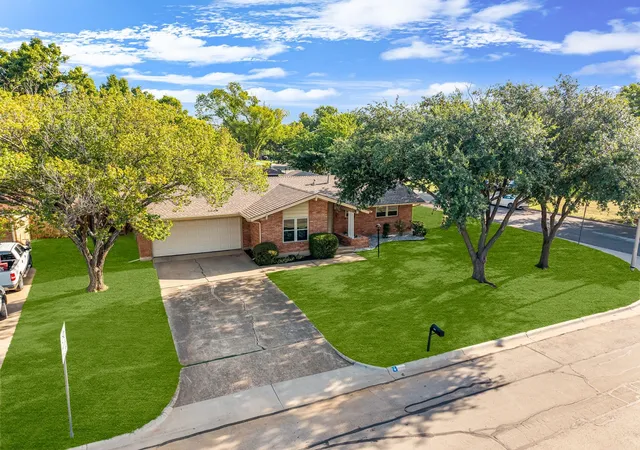 Photo 2 of Single family home for sale at 1300 Amherst Dr, Denton, TX 76201 | MLS# 21267572 | Listing updated on 2026-08-24