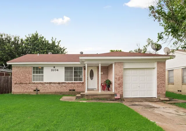 Photo 1 of Single family home for sale at 1604 Summit St, Mesquite, TX 75149 | MLS# 21322089 | Listing updated on 2026-07-10
