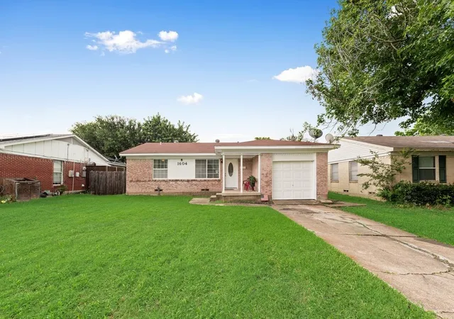 Photo 2 of Single family home for sale at 1604 Summit St, Mesquite, TX 75149 | MLS# 21322089 | Listing updated on 2026-07-10