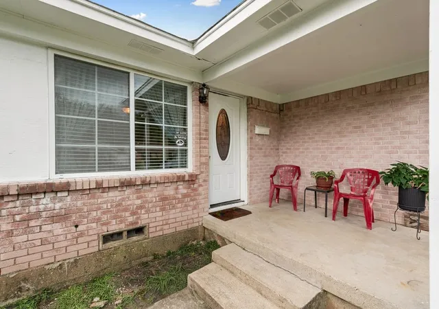 Photo 3 of Single family home for sale at 1604 Summit St, Mesquite, TX 75149 | MLS# 21322089 | Listing updated on 2026-07-10