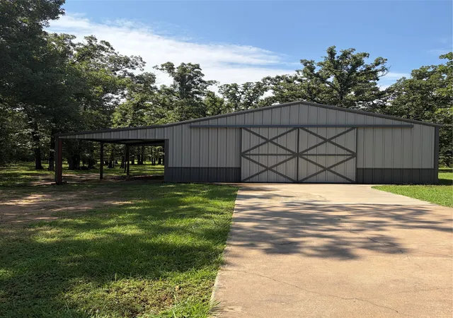 Photo 3 of Single family home for sale at 320 County Road 42560, Paris, TX 75462 | MLS# 21326810 | Listing updated on 2026-09-23