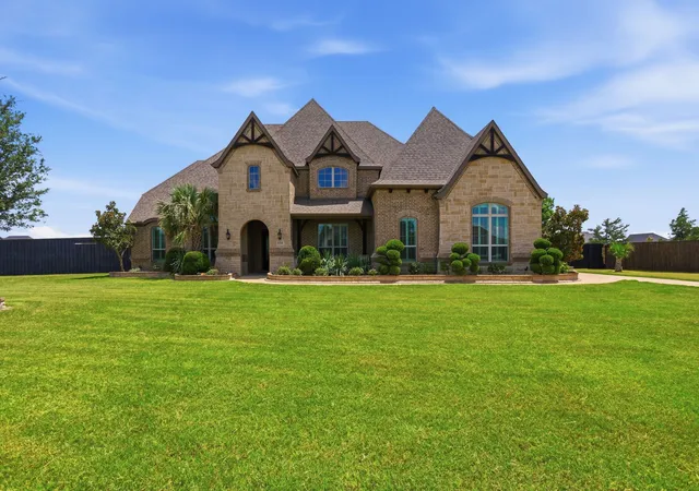 Photo 3 of Sale Pending at 8260 Faithful Dr, Waxahachie, TX 75167 | MLS# 21321774 | Listing updated on 2026-09-16