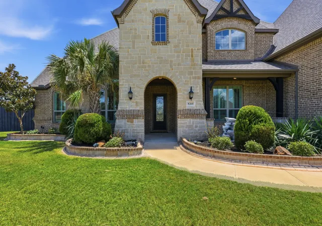 Photo 3 of Sale Pending at 8260 Faithful Dr, Waxahachie, TX 75167 | MLS# 21321774 | Listing updated on 2026-09-16
