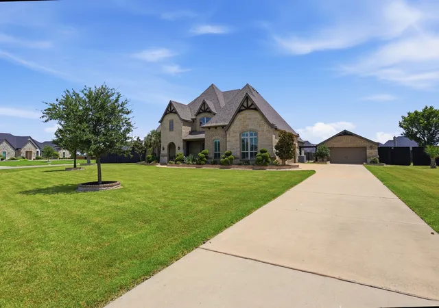 Photo 4 of Sale Pending at 8260 Faithful Dr, Waxahachie, TX 75167 | MLS# 21321774 | Listing updated on 2026-09-16