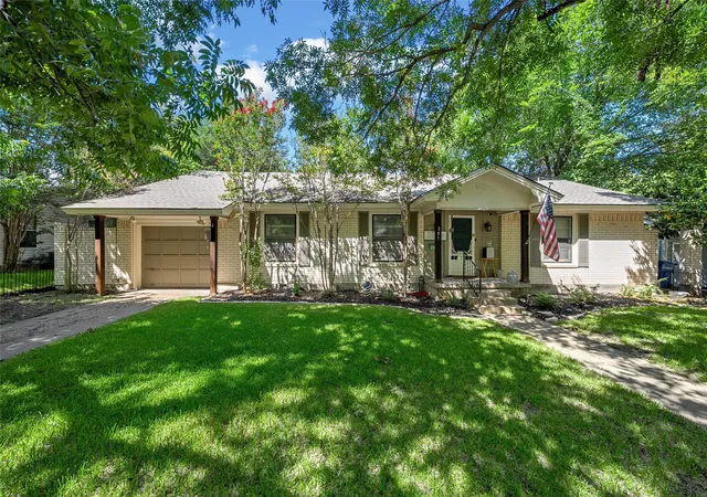Photo 1 of Single family home for sale at 301 N 40th St, Waco, TX 76710 | MLS# 21326571 | Listing updated on 2026-08-24