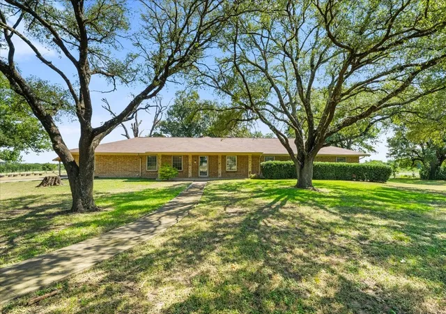 Photo 1 of Single family home for sale at 1642 Nw County Road 1040, Corsicana, TX 75110 | MLS# 21326406 | Listing updated on 2026-08-20