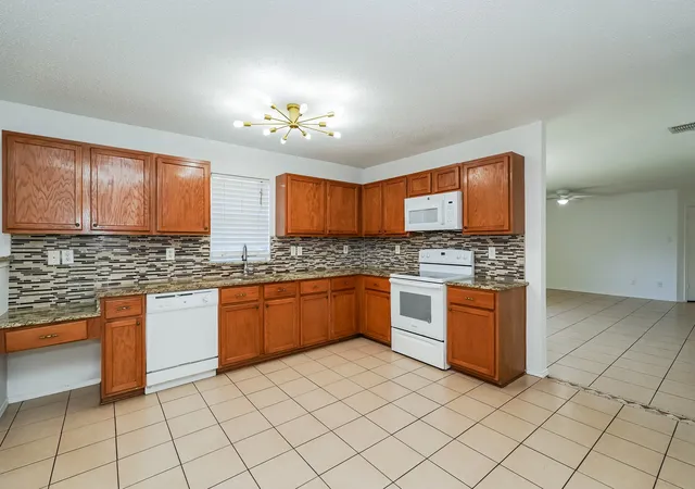 2nd image of 8717 Hunters Creek Dr, Fort Worth, TX 76123 | MLS# 21326903