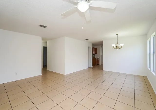 3rd image of 8717 Hunters Creek Dr, Fort Worth, TX 76123 | MLS# 21326903