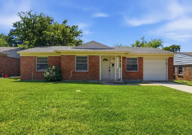 Photo 2 of Single family home for sale at 4311 Scottsdale Dr, Mesquite, TX 75150 | MLS# 21299199 | Listing updated on 2026-10-05