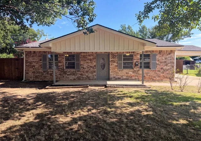 1st image of 502 Jennings St, Nocona, TX 76255 | MLS# 21326945