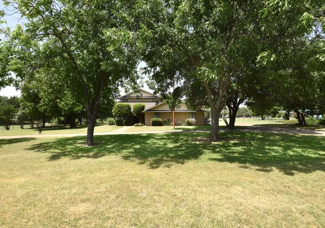 2nd image of 1027 Sherman Dr, Cedar Hill, TX 75104 | MLS# 21326720