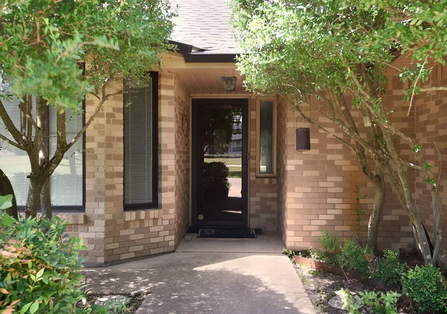 3rd image of 1027 Sherman Dr, Cedar Hill, TX 75104 | MLS# 21326720