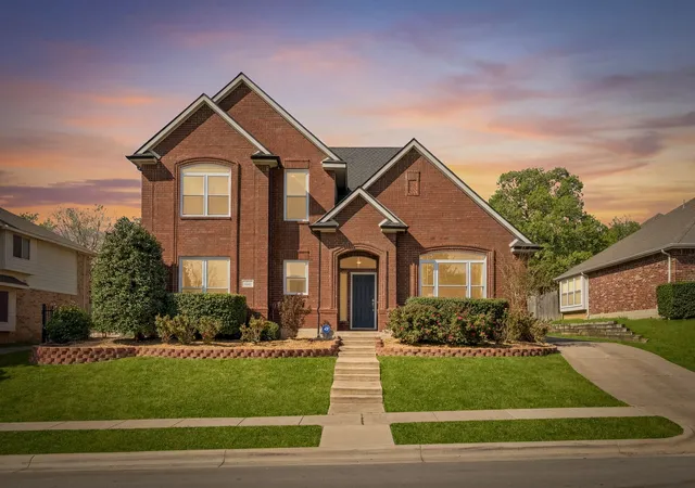 Photo 2 of Single family home for sale at 1517 Buena Vista Dr, Denton, TX 76210 | MLS# 21326829 | Listing updated on 2026-08-23