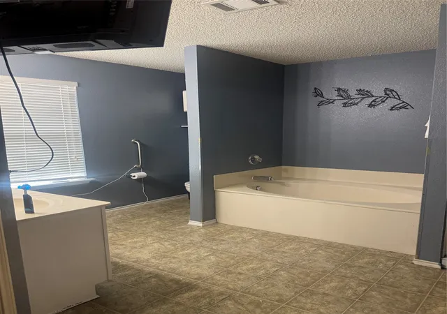 Photo 4 of Single family home for sale at 344 Allenwood Dr, Fort Worth, TX 76134 | MLS# 21324442 | Listing updated on 2026-07-17