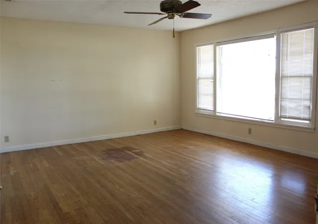 Photo 3 of Single family home for sale at 860 N Harbin Dr, Stephenville, TX 76401 | MLS# 21326418 | Listing updated on 2026-08-26