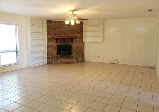 Photo 4 of Single family home for sale at 860 N Harbin Dr, Stephenville, TX 76401 | MLS# 21326418 | Listing updated on 2026-08-26