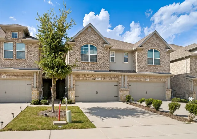Photo 2 of Sale Pending at 1006 Emil Pl, Allen, TX 75013 | MLS# 21325123 | Listing updated on 2026-09-30
