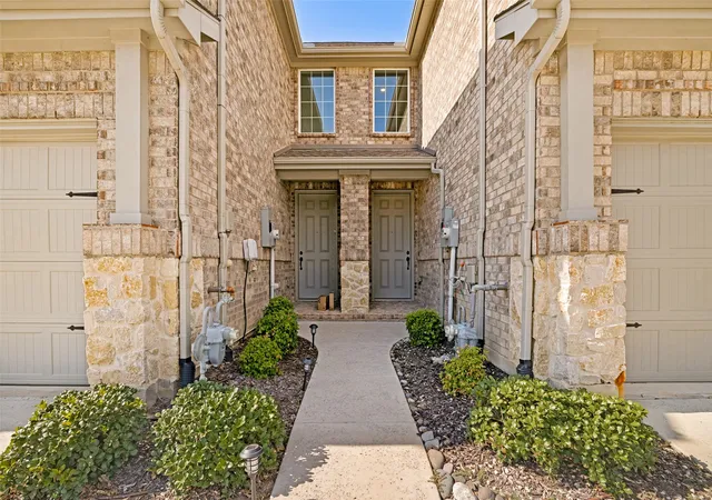 Photo 3 of Sale Pending at 1006 Emil Pl, Allen, TX 75013 | MLS# 21325123 | Listing updated on 2026-09-30