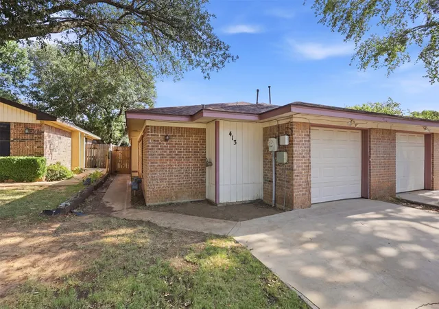 Photo 2 of Single family home for sale at 409 Gabe Ct, Denton, TX 76207 | MLS# 21326235 | Listing updated on 2026-08-31