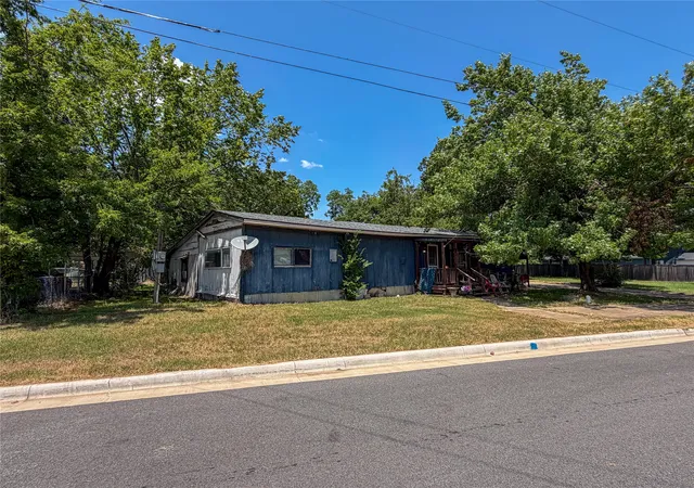 Photo 2 of Manufactured home for sale at 719 E Bullock St, Denison, TX 75021 | MLS# 21326863 | Listing updated on 2026-09-25