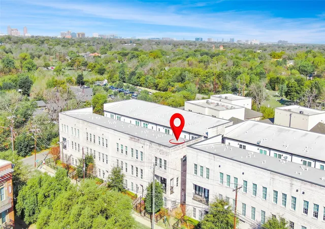 Listing Photo 5 - Condo for sale in building located at 7333 Vly Vw Ln, Dallas, TX 75240 - Unit #607