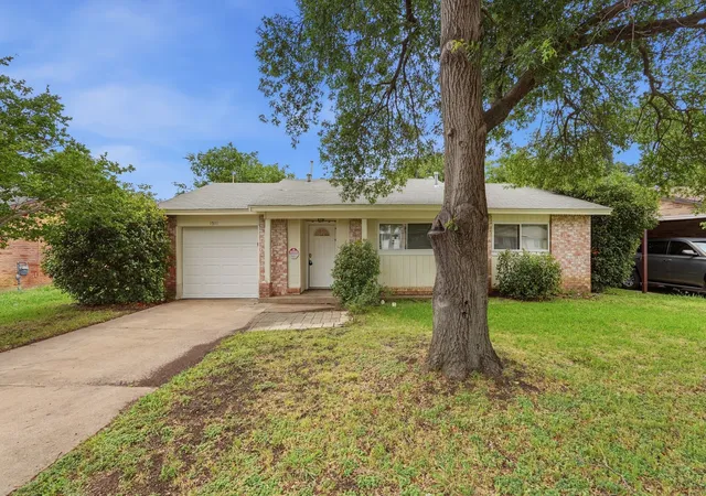 Photo 1 of Sale Pending at 1511 E Tucker Blvd, Arlington, TX 76010 | MLS# 21276540 | Listing updated on 2026-08-30