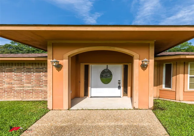 Photo 2 of Single family home for sale at 3002 Long Pines Dr, Shreveport, LA 71119 | MLS# 21316457 | Listing updated on 2026-08-18