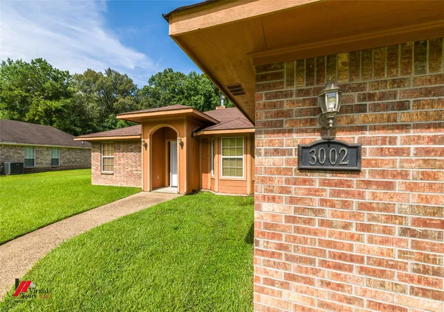 Photo 3 of Single family home for sale at 3002 Long Pines Dr, Shreveport, LA 71119 | MLS# 21316457 | Listing updated on 2026-08-18