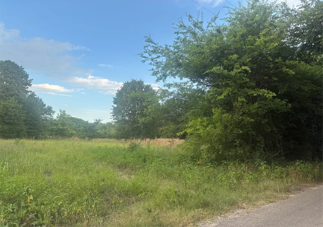 Photo 3 of Sale Pending at 910 Vzcr 3119 Rd, Edgewood, TX 75117 | MLS# 21325453 | Listing updated on 2026-08-17