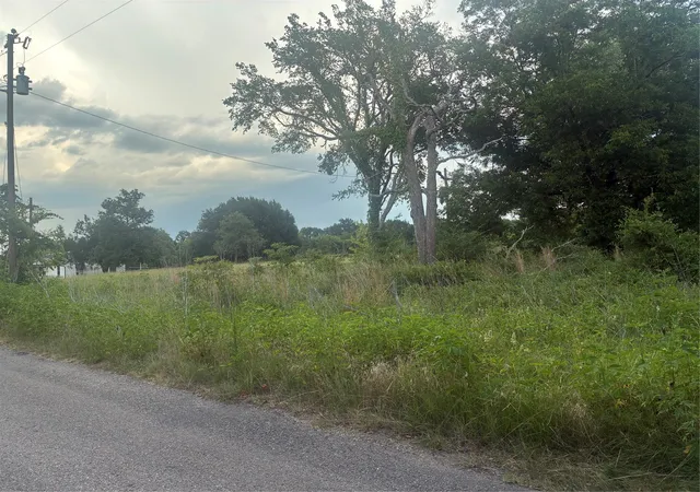 Photo 3 of Sale Pending at 910 Vzcr 3119 Rd, Edgewood, TX 75117 | MLS# 21325453 | Listing updated on 2026-08-17
