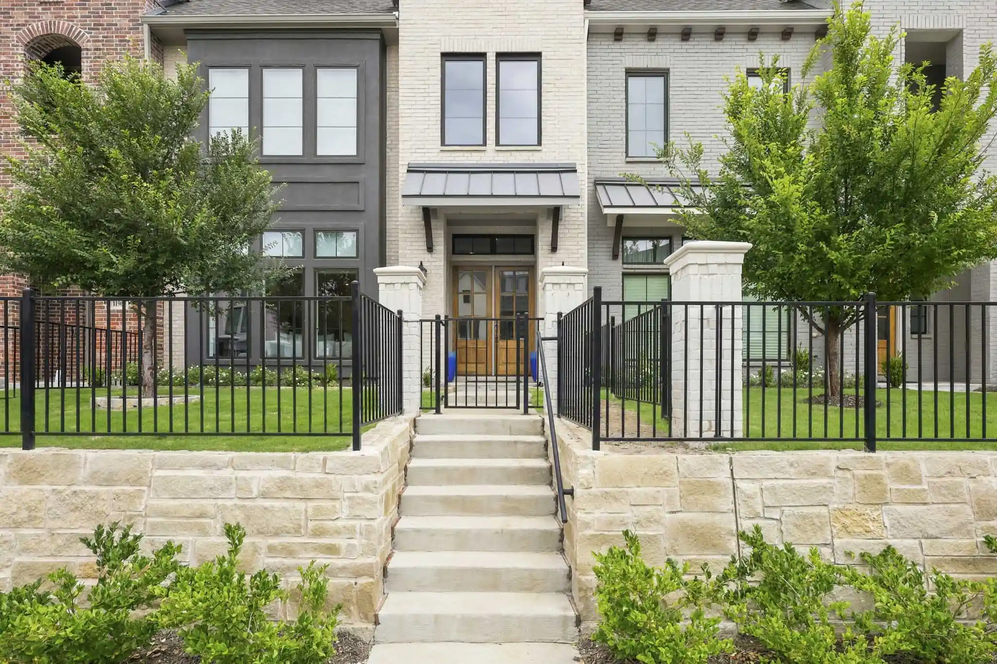 Townhouse for sale at 11948 Dahlia Bay Dr, Frisco, TX 75033 | MLS# 21325619