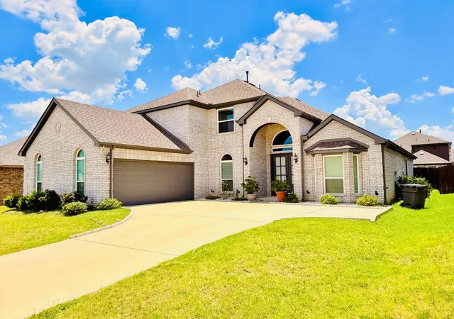 Photo 1 of Single family home for sale at 214 Tradd St, Glenn Heights, TX 75154 | MLS# 21327057 | Listing updated on 2026-07-10