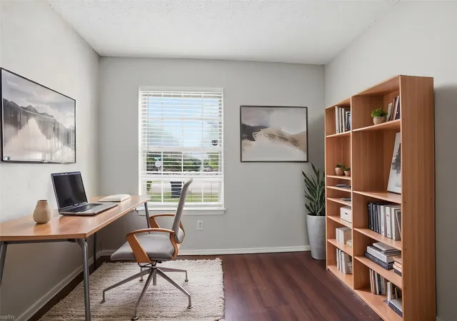 5th image of 6735 Woodhill Rd, Dallas, TX 75217 | MLS# 21276487