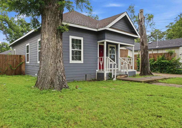 Single family home for sale at 3516 Hamilton Ave, Dallas, TX 75210 | MLS# 21282290