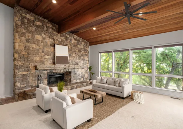 Photo 3 of Sale Pending at 826 Skyline Dr, Argyle, TX 76226 | MLS# 21325417 | Listing updated on 2026-08-29