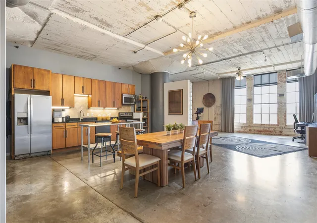 Photo 2 of Condo for sale at 1122 Jackson St #402, Dallas, TX 75202 | MLS# 21325593 | Listing updated on 2026-08-22