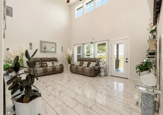 Photo 4 of Sale Pending at 125 Woolard Dr, Alvarado, TX 76009 | MLS# 21327093 | Listing updated on 2026-07-20