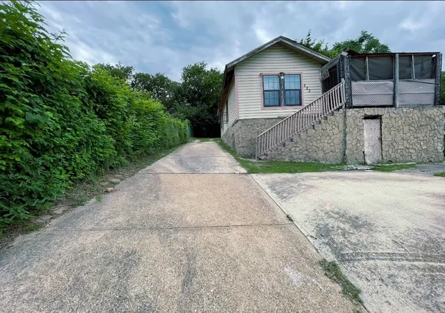 Photo 1 of Single family home for sale at 323 Sparks St, Dallas, TX 75203 | MLS# 21299957 | Listing updated on 2026-07-10