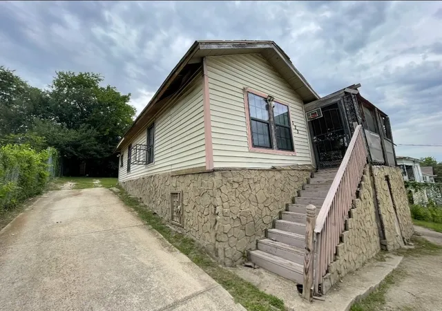 Photo 2 of Single family home for sale at 323 Sparks St, Dallas, TX 75203 | MLS# 21299957 | Listing updated on 2026-07-10