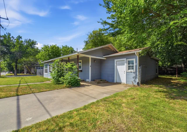 Photo 2 of Single family home for sale at 1401 Granbury St, Cleburne, TX 76033 | MLS# 21318395 | Listing updated on 2026-08-03