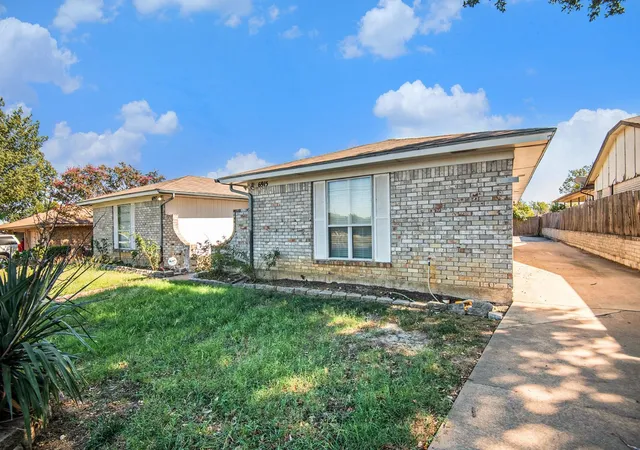 Photo 1 of Sale Pending at 6913 W Cleburne Rd, Fort Worth, TX 76133 | MLS# 21327083 | Listing updated on 2026-08-25